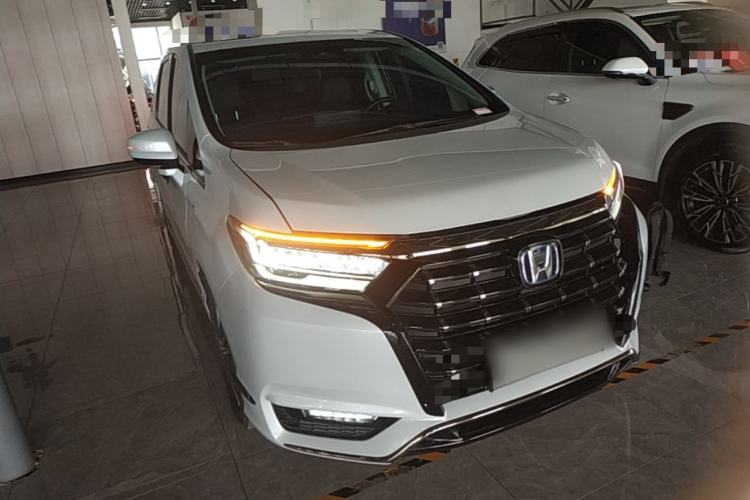 Used Honda Elysion 2024 2.0L eHEV Luxury Edition Front Right 45 Deg