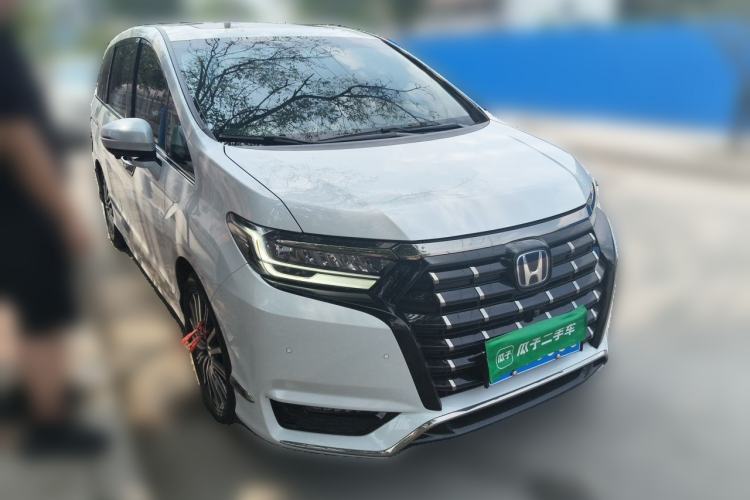 Used Honda Elysion 2024 2.0L eHEV Luxury Edition Front Right 45 Deg