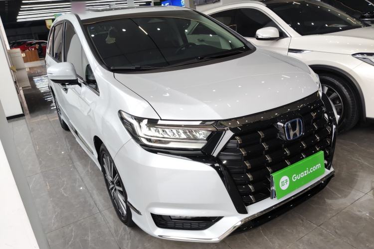 Used Honda Elysion 2024 2.0L eHEV Luxury Edition Front Right 45 Deg