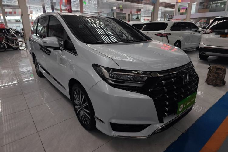 Used Honda Elysion 2024 2.0L eHEV Luxury Edition Front Right 45 Deg