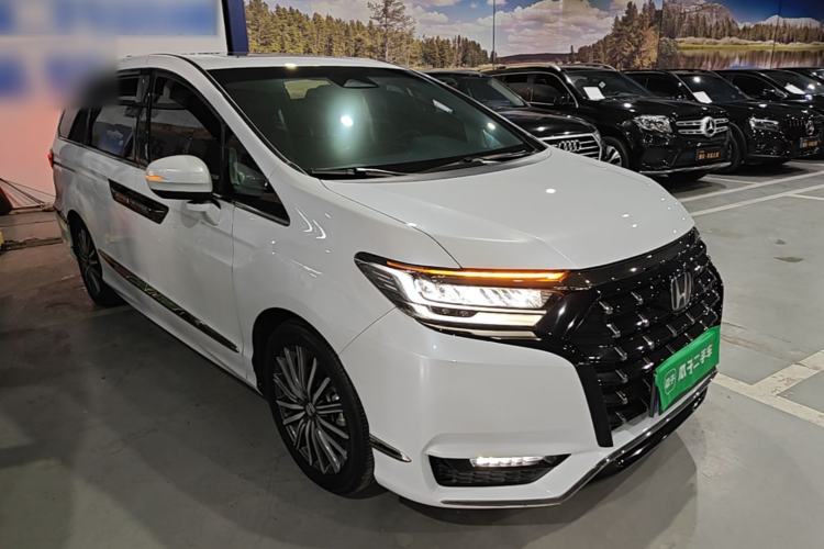Used Honda Elysion 2024 2.0L eHEV Luxury Edition Front Right 45 Deg
