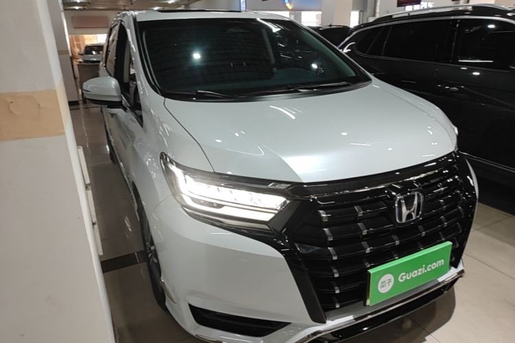 Used Honda Elysion 2024 2.0L eHEV Luxury Edition Front Right 45 Deg
