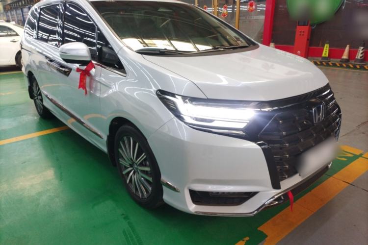 Used Honda Elysion 2024 2.0L eHEV Comfort Edition Front Right 45 Deg