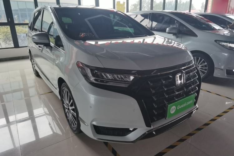 Used Honda Elysion 2024 2.0L eHEV Luxury Edition Front Right 45 Deg