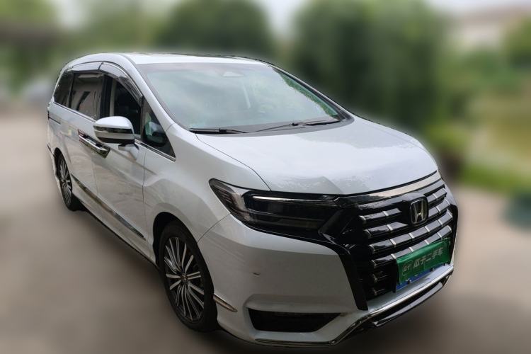 Used Honda Elysion 2024 2.0L eHEV Luxury Edition Front Right 45 Deg