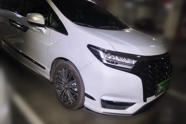 Used Honda Elysion 2024 2.0L eHEV Luxury Edition Front Right 45 Deg