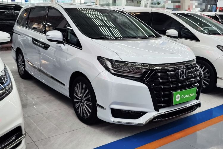 Used Honda Elysion 2024 2.0L eHEV Luxury Edition Front Right 45 Deg