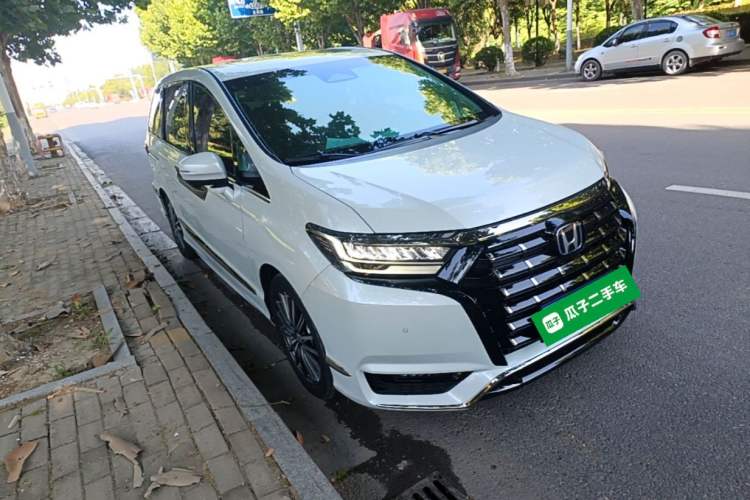 Used Honda Elysion 2024 2.0L eHEV Luxury Edition Front Right 45 Deg