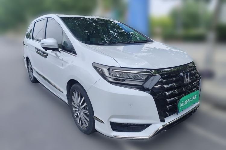 Used Honda Elysion 2024 2.0L eHEV Luxury Edition Front Right 45 Deg