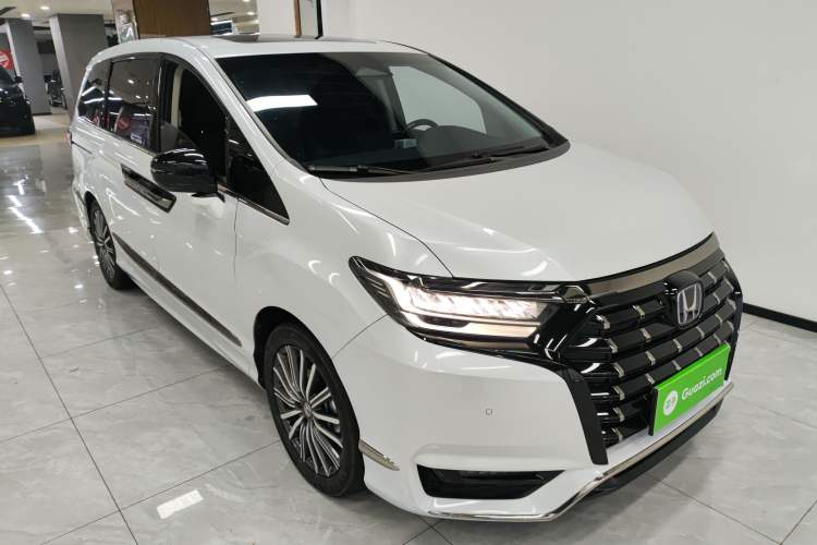 Used Honda Elysion 2024 2.0L eHEV Luxury Edition Front Right 45 Deg