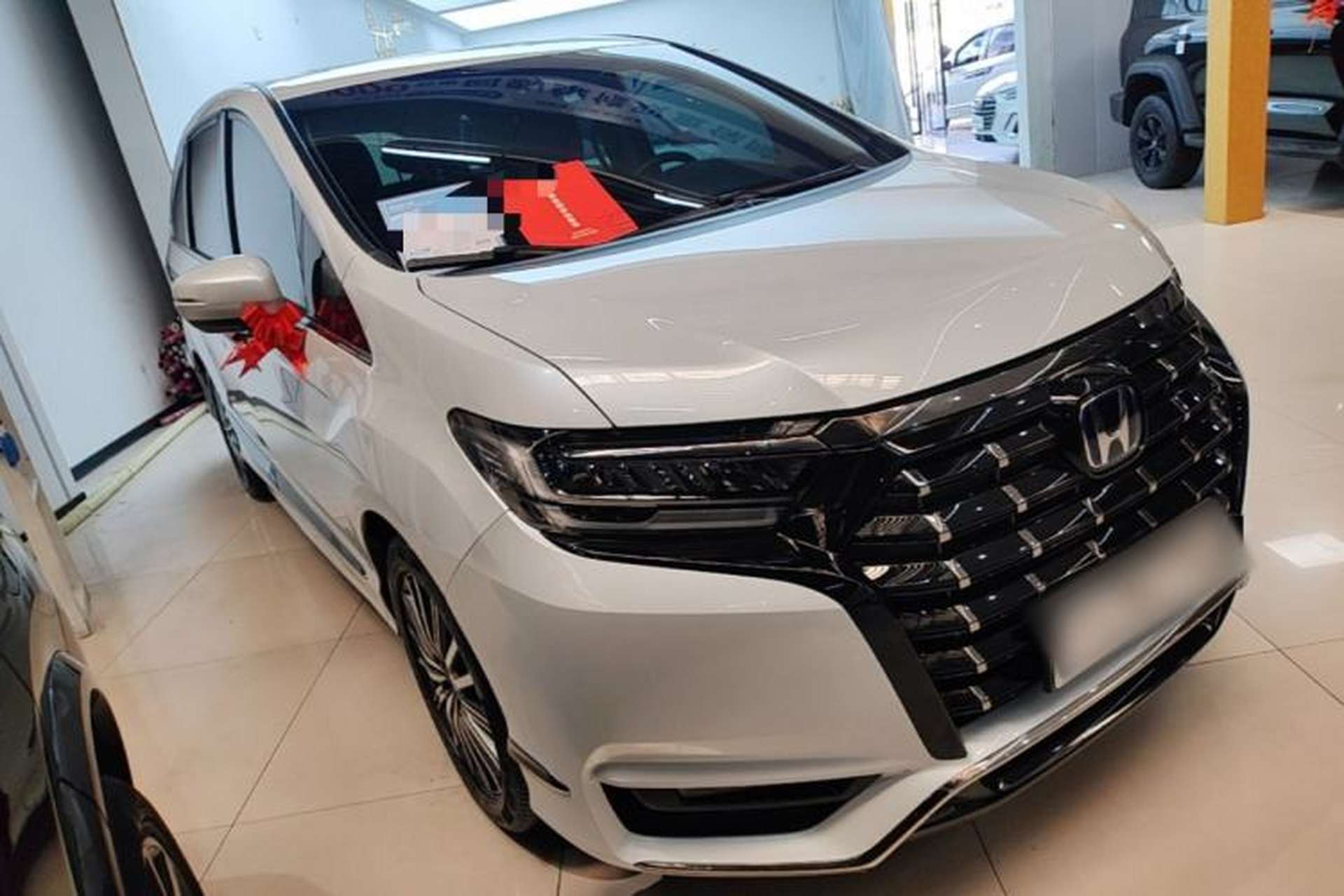 Used Honda Elysion 2024 2.0L eHEV Luxury Edition Front Right 45 Deg