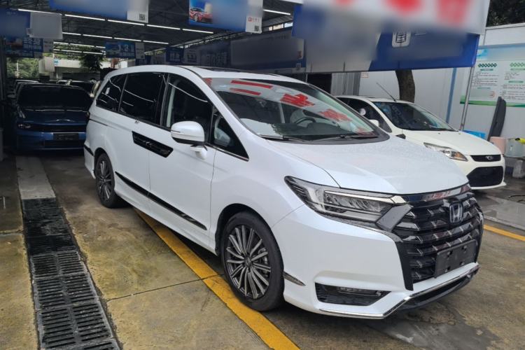 Used Honda Elysion 2024 2.0L eHEV Luxury Edition Front Right 45 Deg