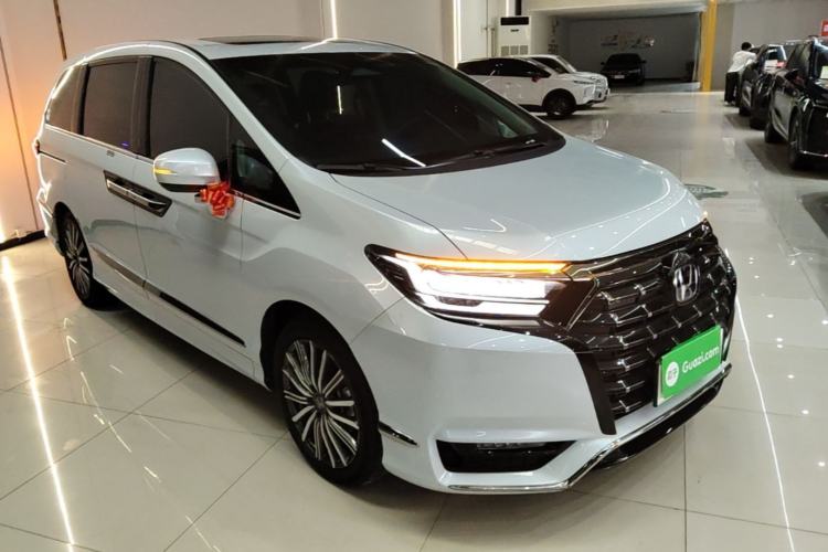 Used Honda Elysion 2024 2.0L eHEV Luxury Edition Front Right 45 Deg