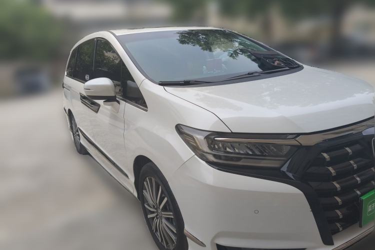 Used Honda Elysion 2024 2.0L eHEV Ultimate Edition Front Right 45 Deg