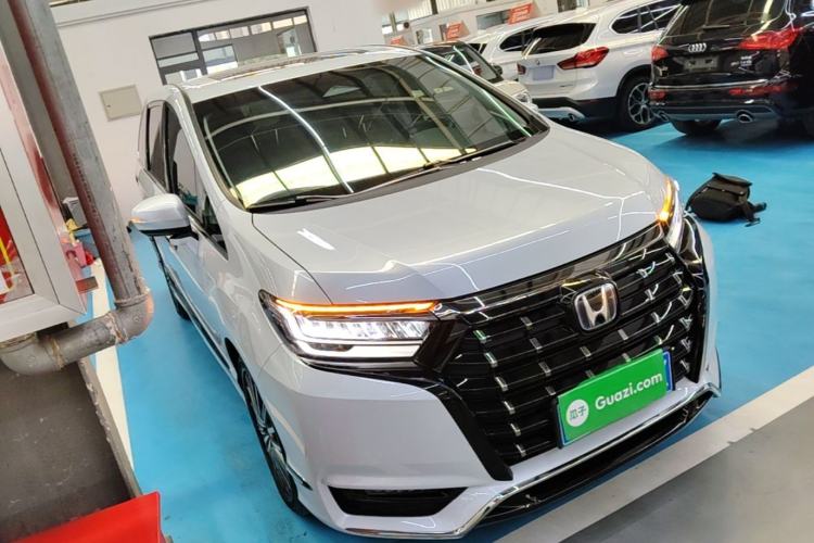 Used Honda Elysion 2024 2.0L eHEV Luxury Edition Front Right 45 Deg
