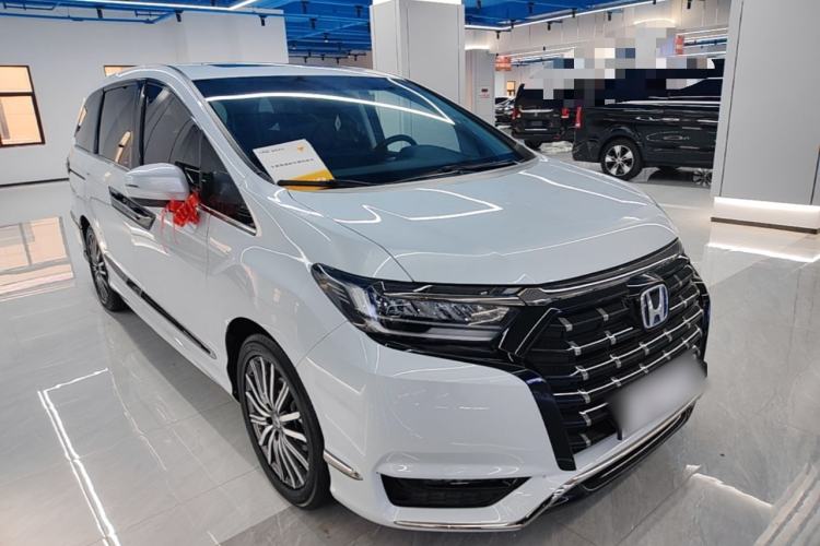 Used Honda Elysion 2024 2.0L eHEV Classic Edition Front Right 45 Deg