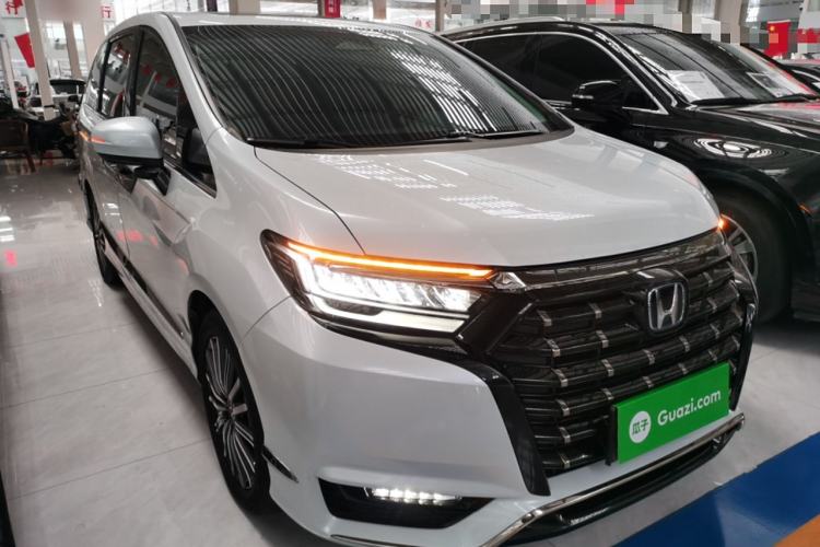 Used Honda Elysion 2024 2.0L eHEV Luxury Edition Front Right 45 Deg