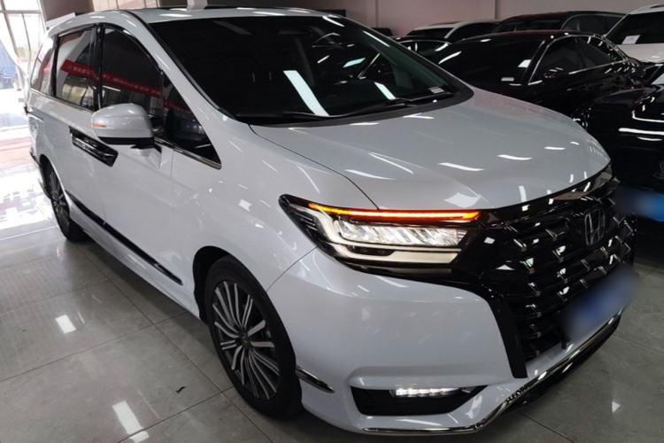 Used Honda Elysion 2024 2.0L eHEV Luxury Edition Front Right 45 Deg