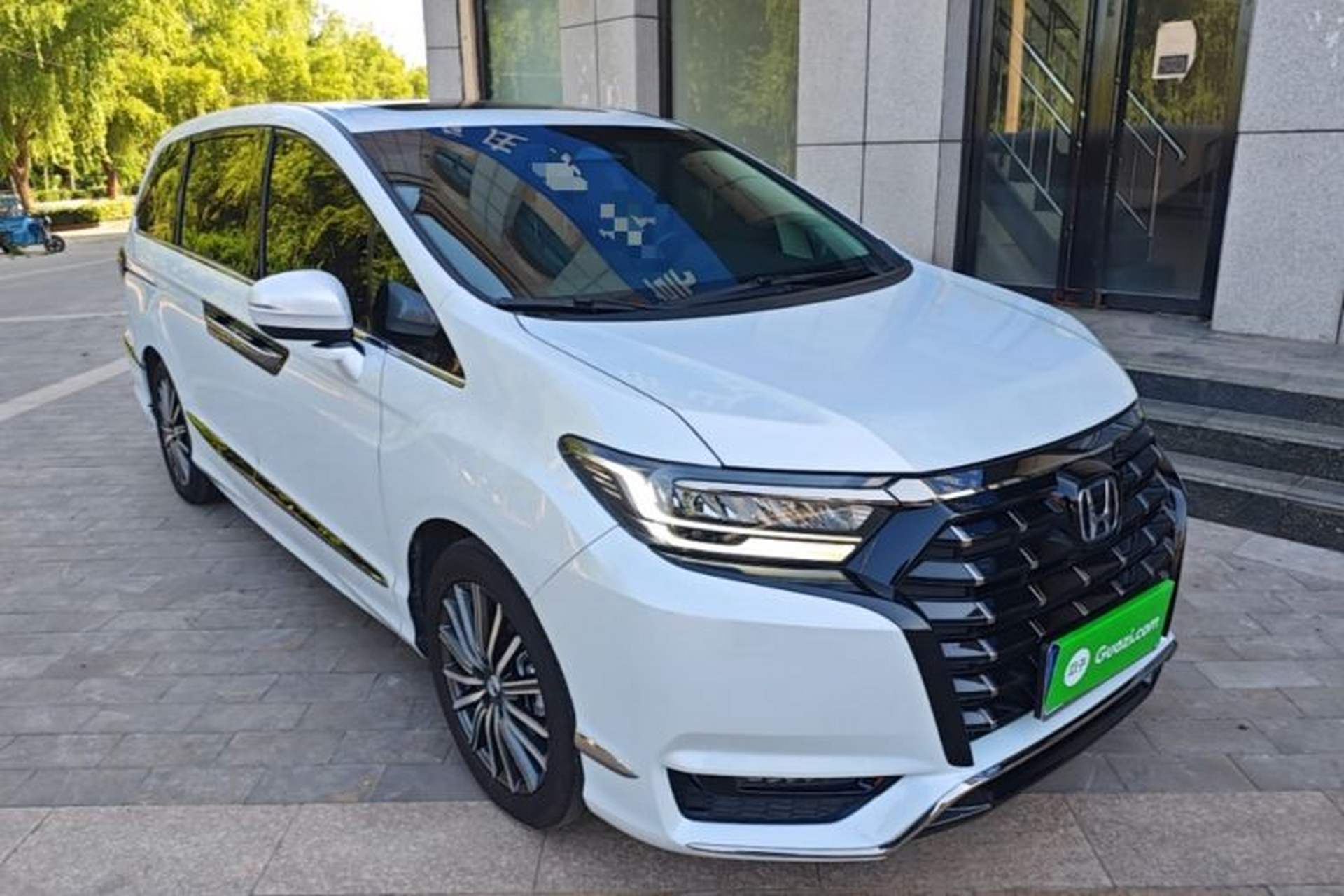 Used Honda Elysion 2024 2.0L eHEV Luxury Edition Front Right 45 Deg