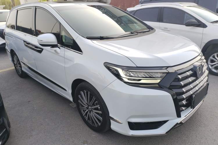 Used Honda Elysion 2024 2.0L eHEV Luxury Edition Front Right 45 Deg