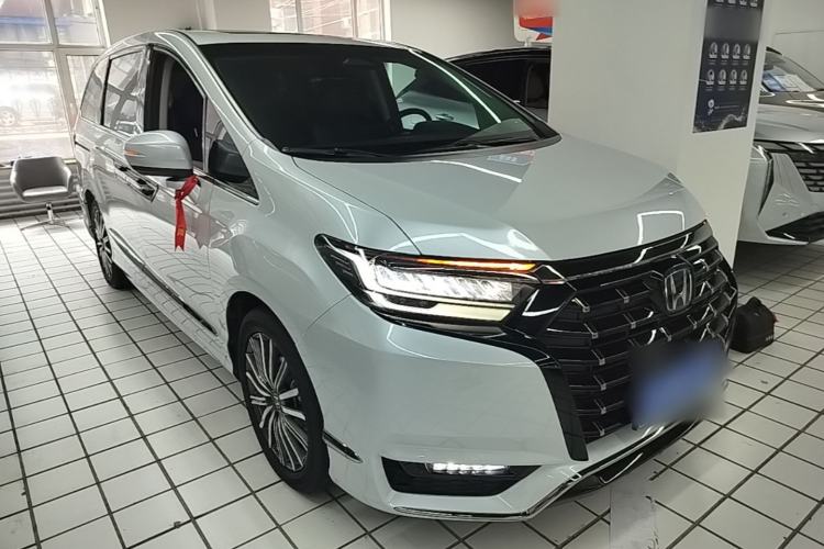 Used Honda Elysion 2024 2.0L eHEV Luxury Edition Front Right 45 Deg