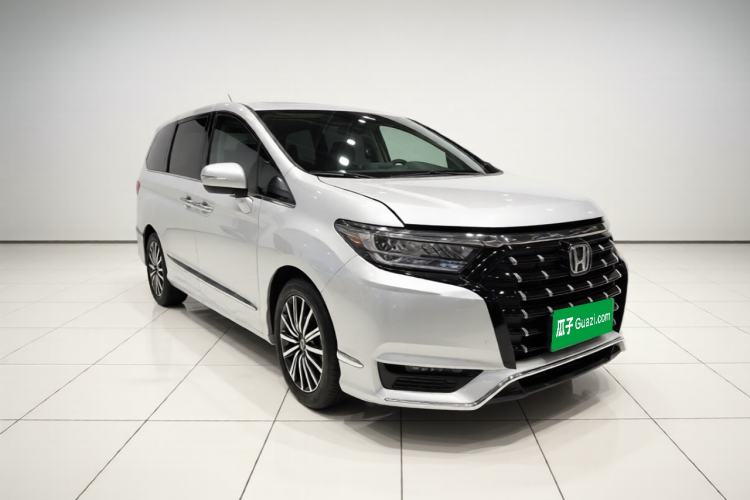 Used Honda Elysion 2024 2.0L eHEV Luxury Edition Front Right 45 Deg