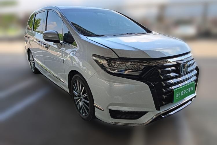 Used Honda Elysion 2024 2.0L eHEV Luxury Edition Front Right 45 Deg