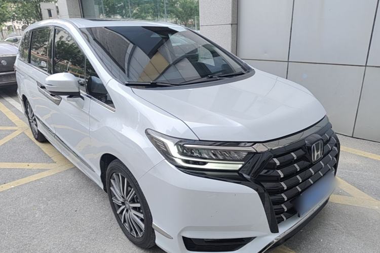 Used Honda Elysion 2024 2.0L eHEV Luxury Edition Front Right 45 Deg
