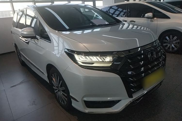 Used Honda Elysion 2024 2.0L eHEV Luxury Edition Front Right 45 Deg