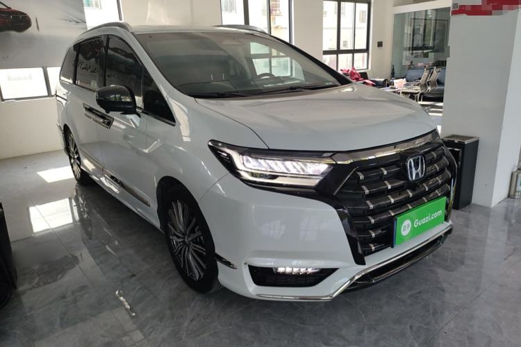 Used Honda Elysion 2024 2.0L eHEV Luxury Edition Front Right 45 Deg