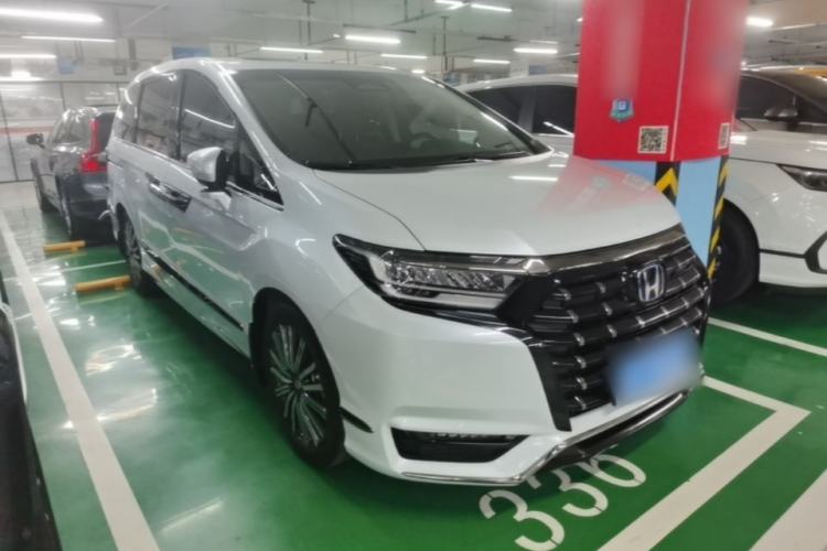 Used Honda Elysion 2024 2.0L eHEV Luxury Edition Front Right 45 Deg
