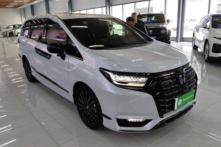 Used Honda Elysion 2024 2.0L eHEV Luxury Edition Front Right 45 Deg
