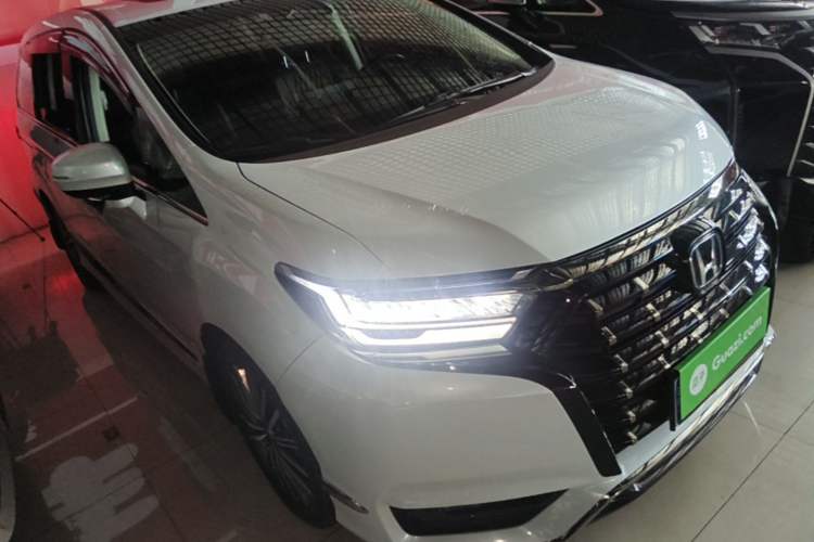 Used Honda Elysion 2024 2.0L eHEV Luxury Edition Front Right 45 Deg