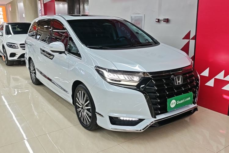 Used Honda Elysion 2024 2.0L eHEV Luxury Edition Front Right 45 Deg