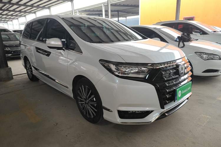 Used Honda Elysion 2024 2.0L eHEV Luxury Edition Front Right 45 Deg