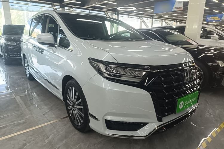 Used Honda Elysion 2024 2.0L eHEV Luxury Edition Front Right 45 Deg