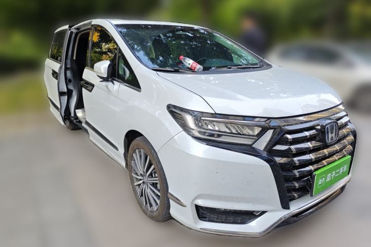 Used Honda Elysion 2024 2.0L eHEV Luxury Edition Front Right 45 Deg