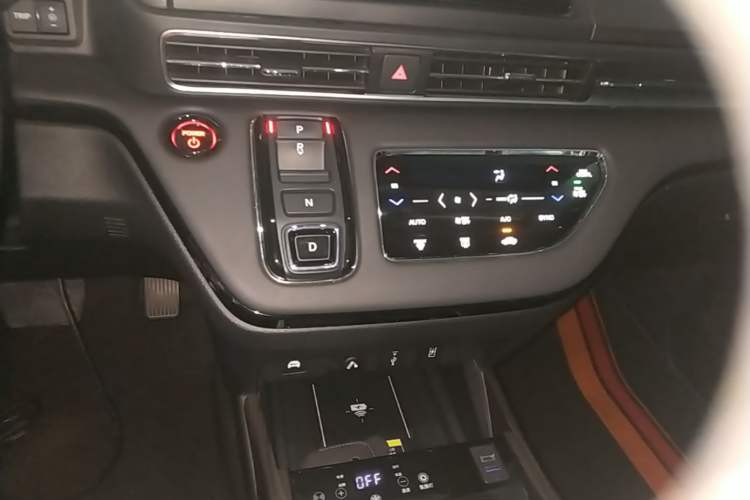 Used Honda Elysion 2024 2.0L eHEV Luxury Edition Gear Lever