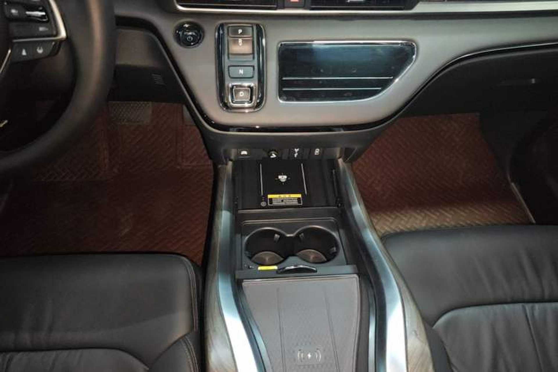 Used Honda Elysion 2024 2.0L eHEV Luxury Edition Gear Lever