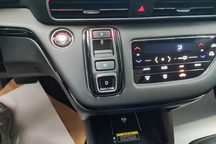 Used Honda Elysion 2024 2.0L eHEV Luxury Edition Gear Lever