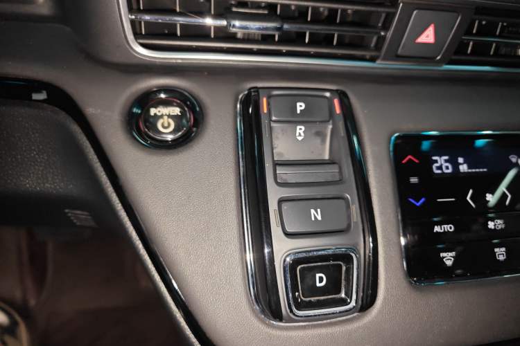 Used Honda Elysion 2024 2.0L eHEV Luxury Edition Gear Lever