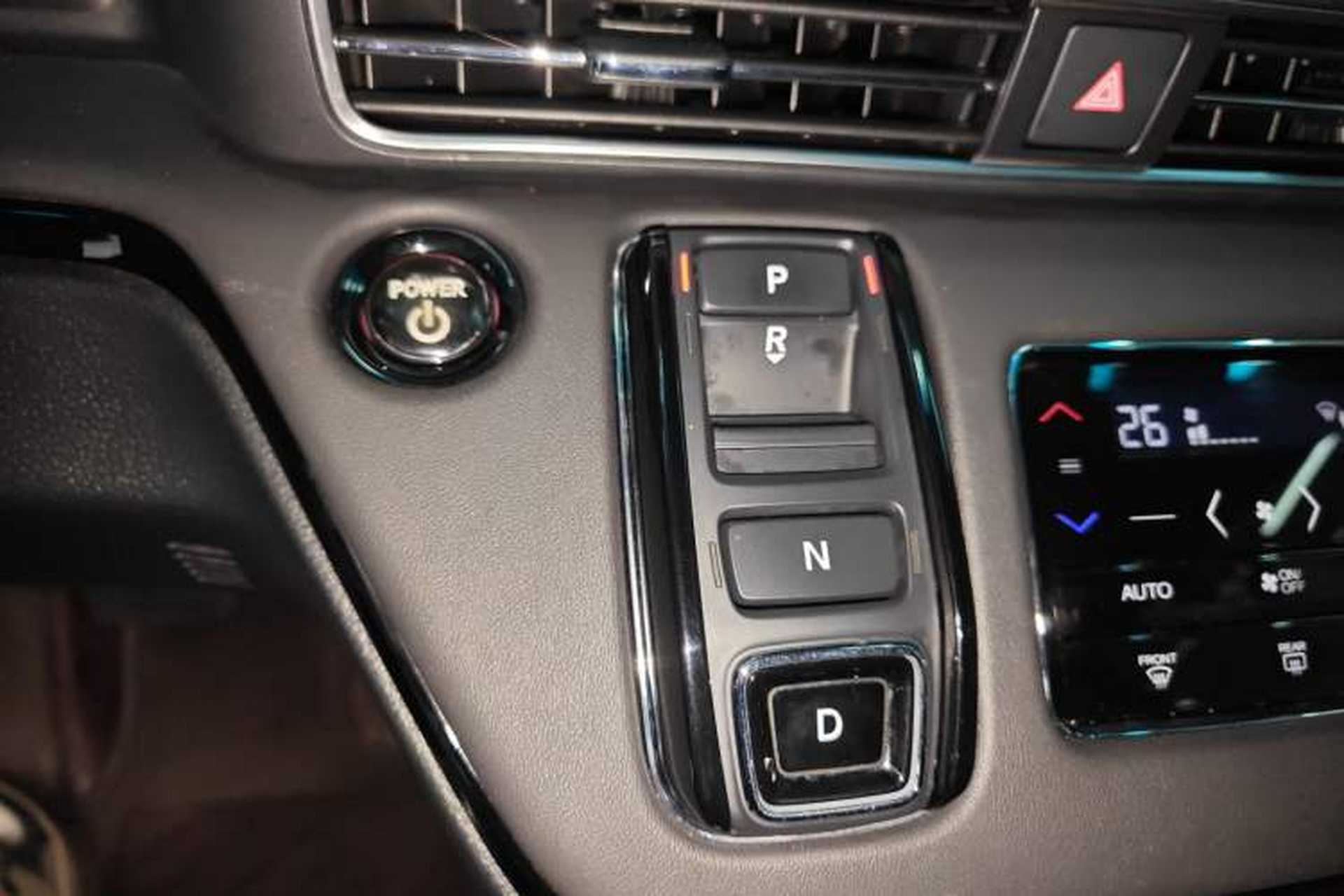 Used Honda Elysion 2024 2.0L eHEV Luxury Edition Gear Lever