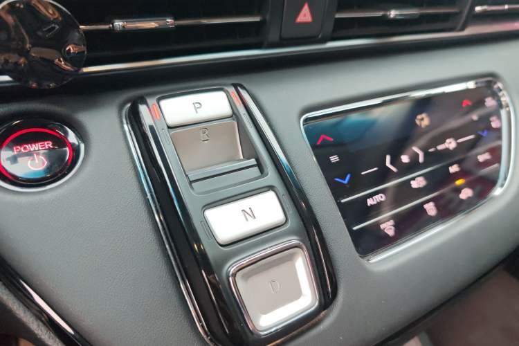Used Honda Elysion 2024 2.0L eHEV Luxury Edition Gear Lever