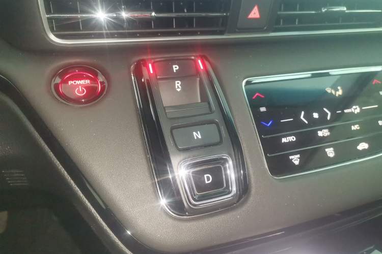 Used Honda Elysion 2024 2.0L eHEV Luxury Edition Gear Lever