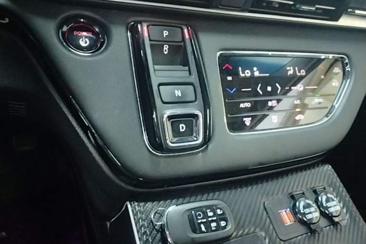 Used Honda Elysion 2024 2.0L eHEV Luxury Edition Gear Lever