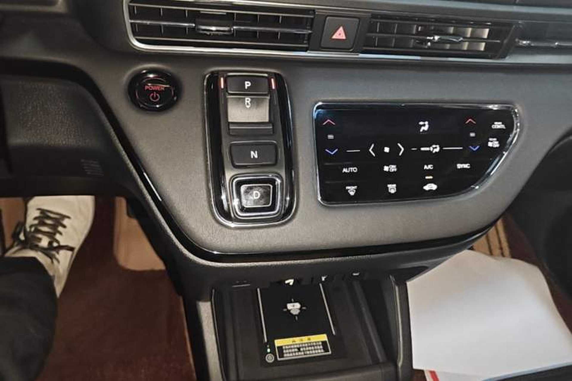 Used Honda Elysion 2024 2.0L eHEV Luxury Edition Gear Lever
