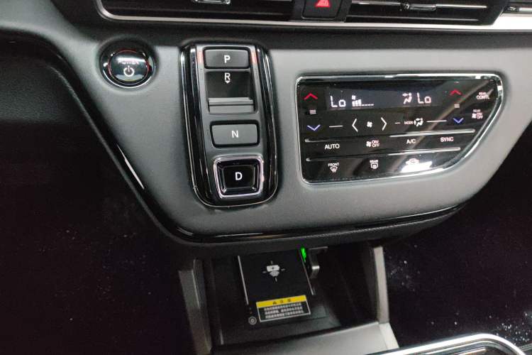 Used Honda Elysion 2024 2.0L eHEV Luxury Edition Gear Lever