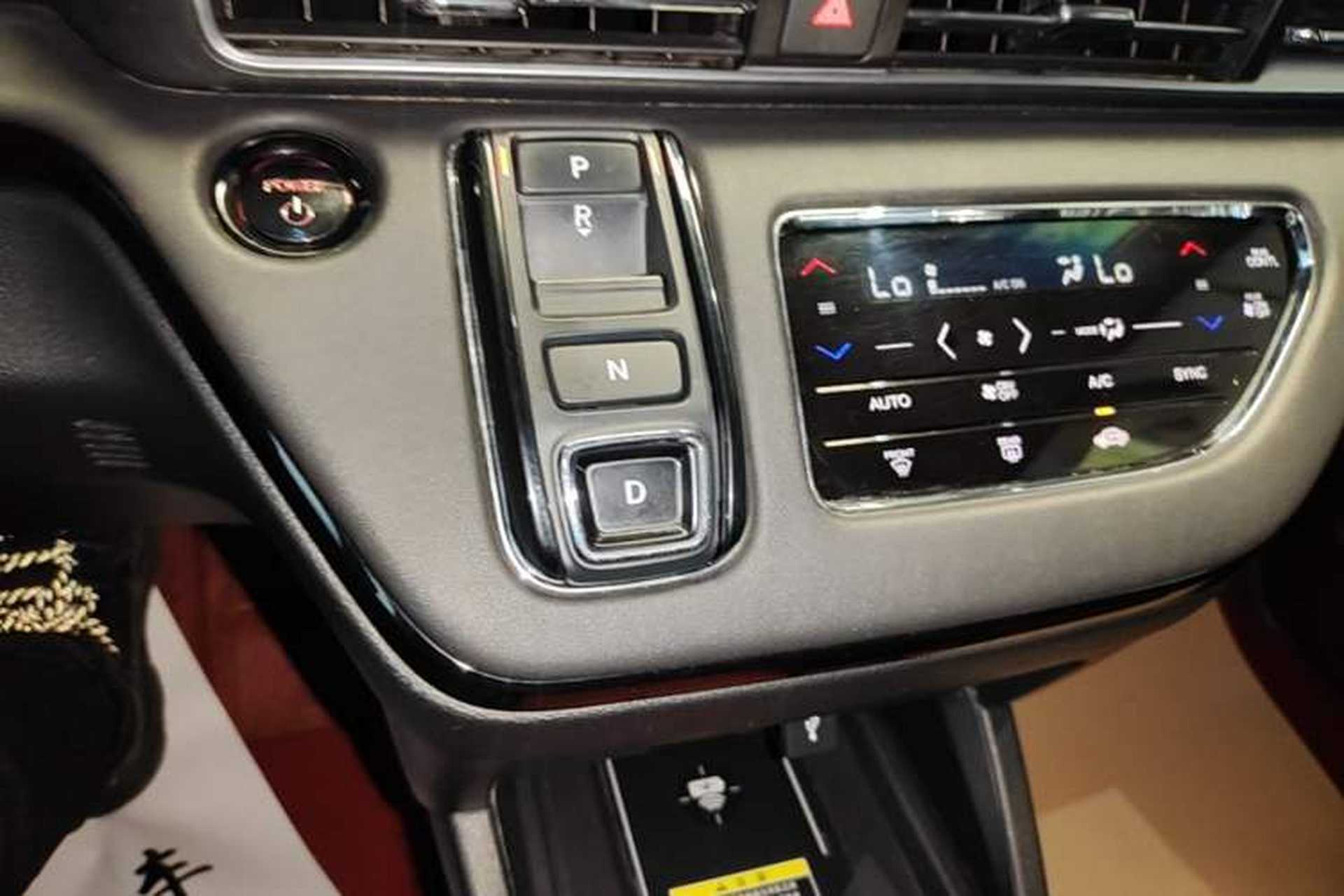 Used Honda Elysion 2024 2.0L eHEV Luxury Edition Gear Lever