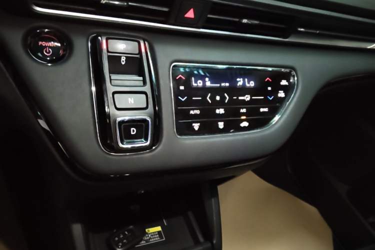 Used Honda Elysion 2024 2.0L eHEV Luxury Edition Gear Lever