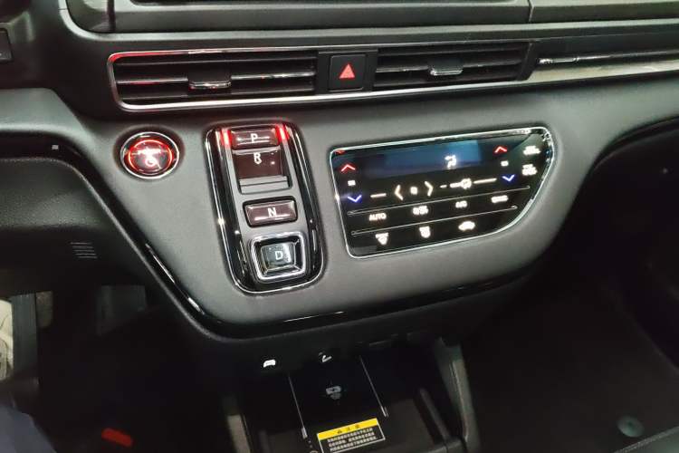 Used Honda Elysion 2024 2.0L eHEV Luxury Edition Gear Lever